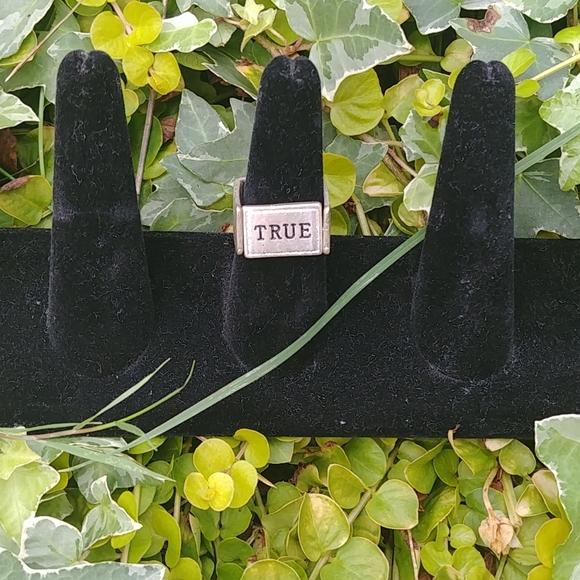 True/False Ring - Picture 4 of 4